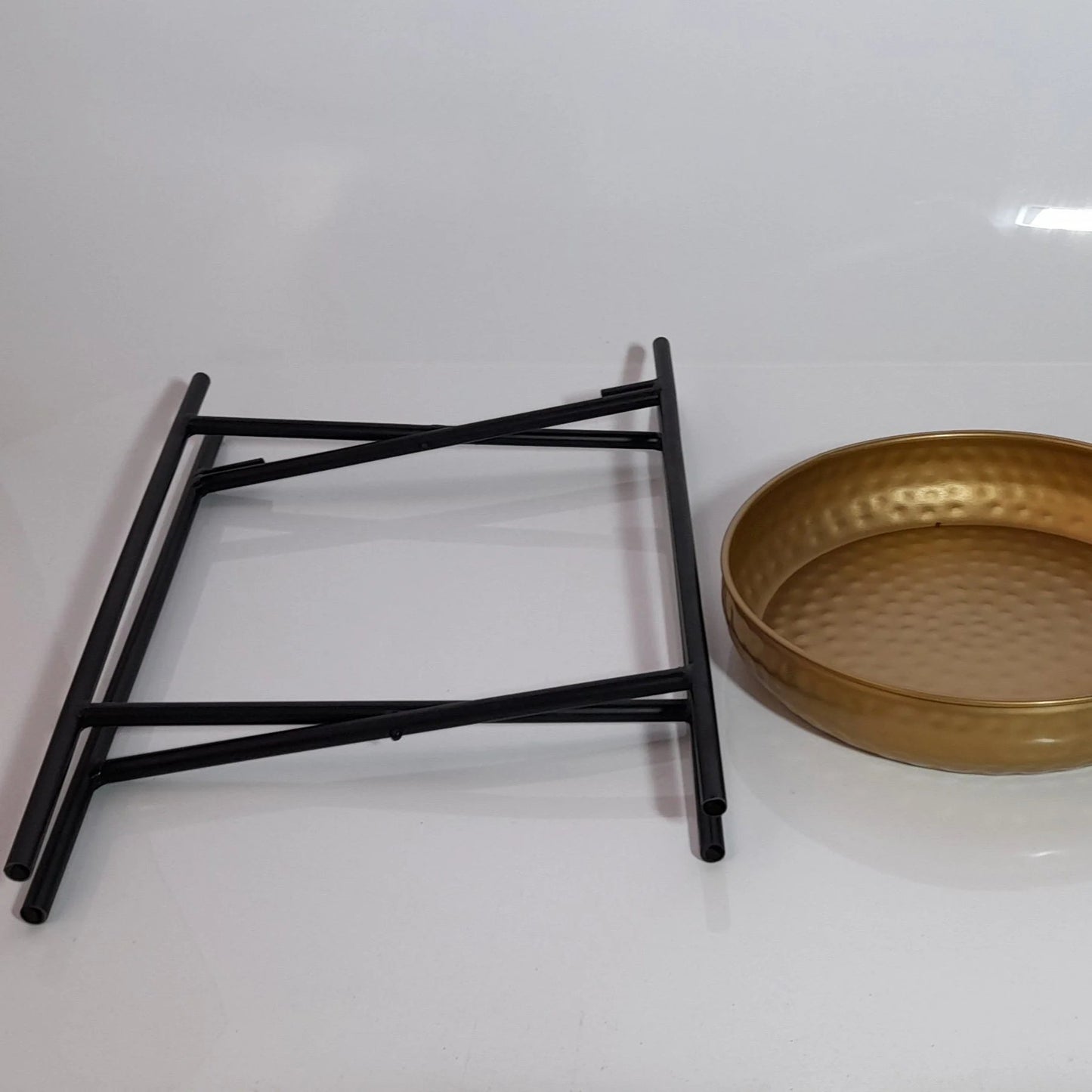 Metal Planter with Foldable Stand