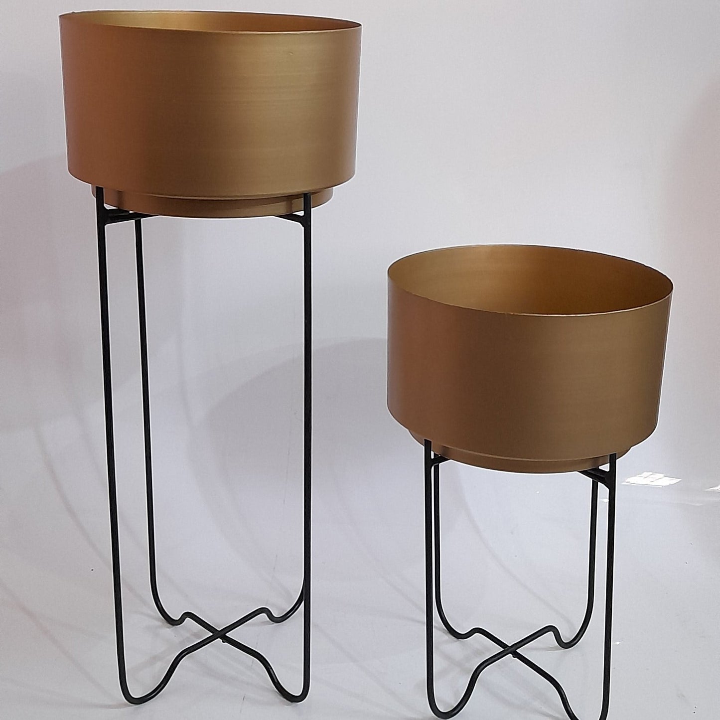 Metal Round Planter with Stand