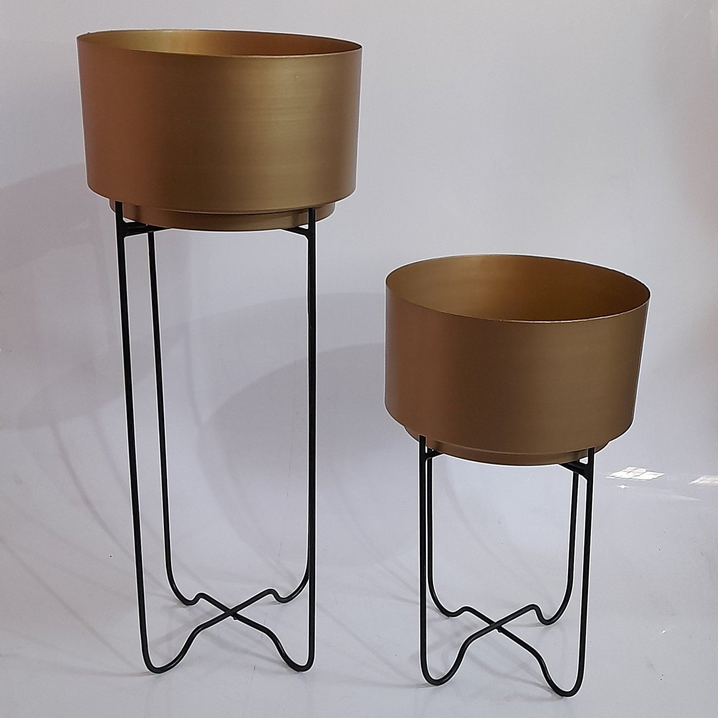 Metal Round Planter with Stand
